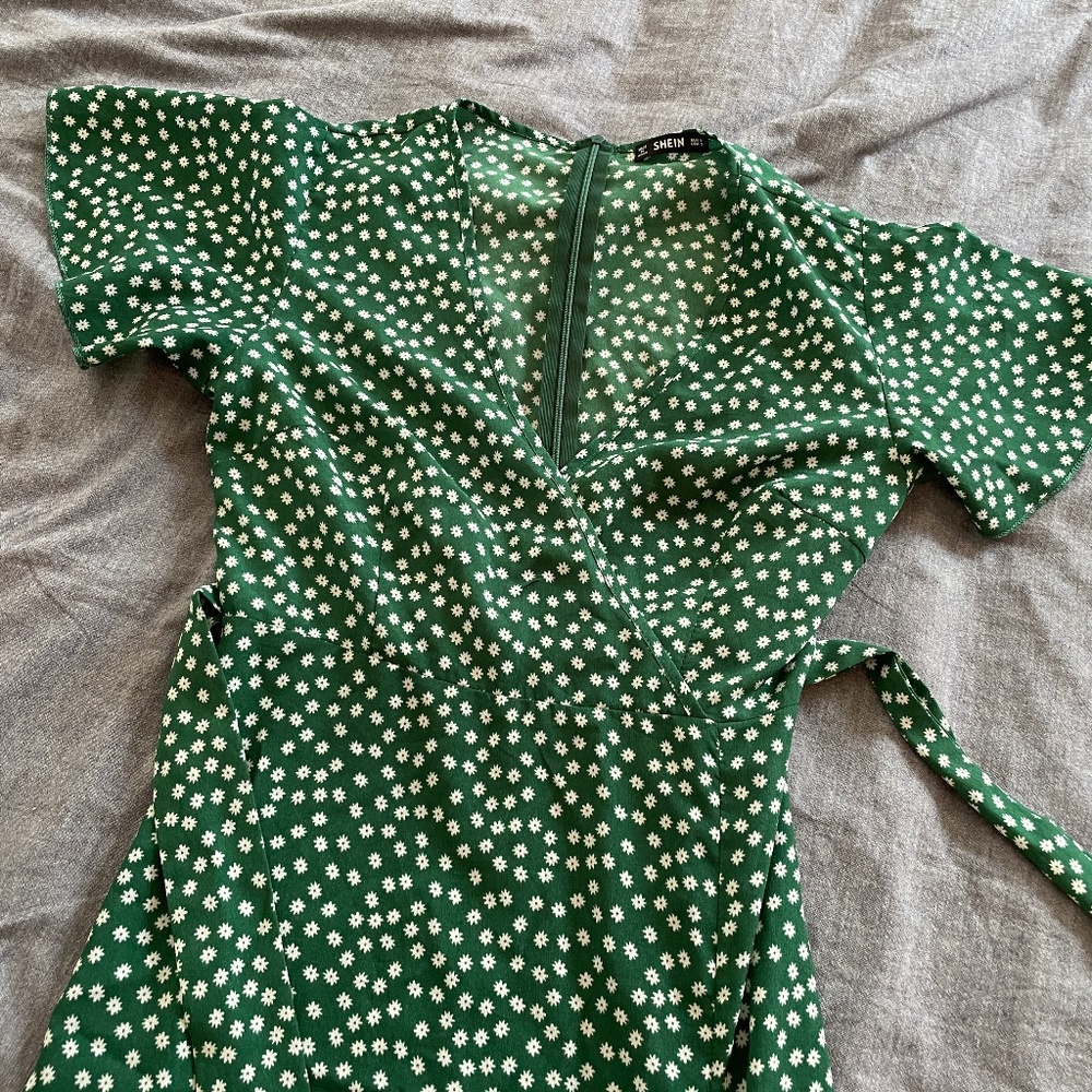 The perfect summer dress - green flower maxi dress with a slit on the thigh